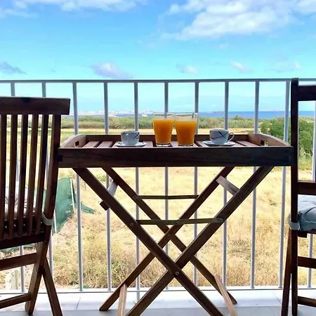 Sea Breeze Villa, Baleal Beach Apartment *