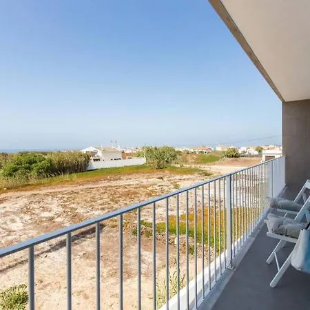 Sea Breeze Villa, Baleal Beach Apartment *